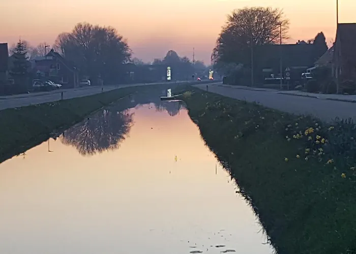 Haus An Der Fehnroute In Ostfriesland *